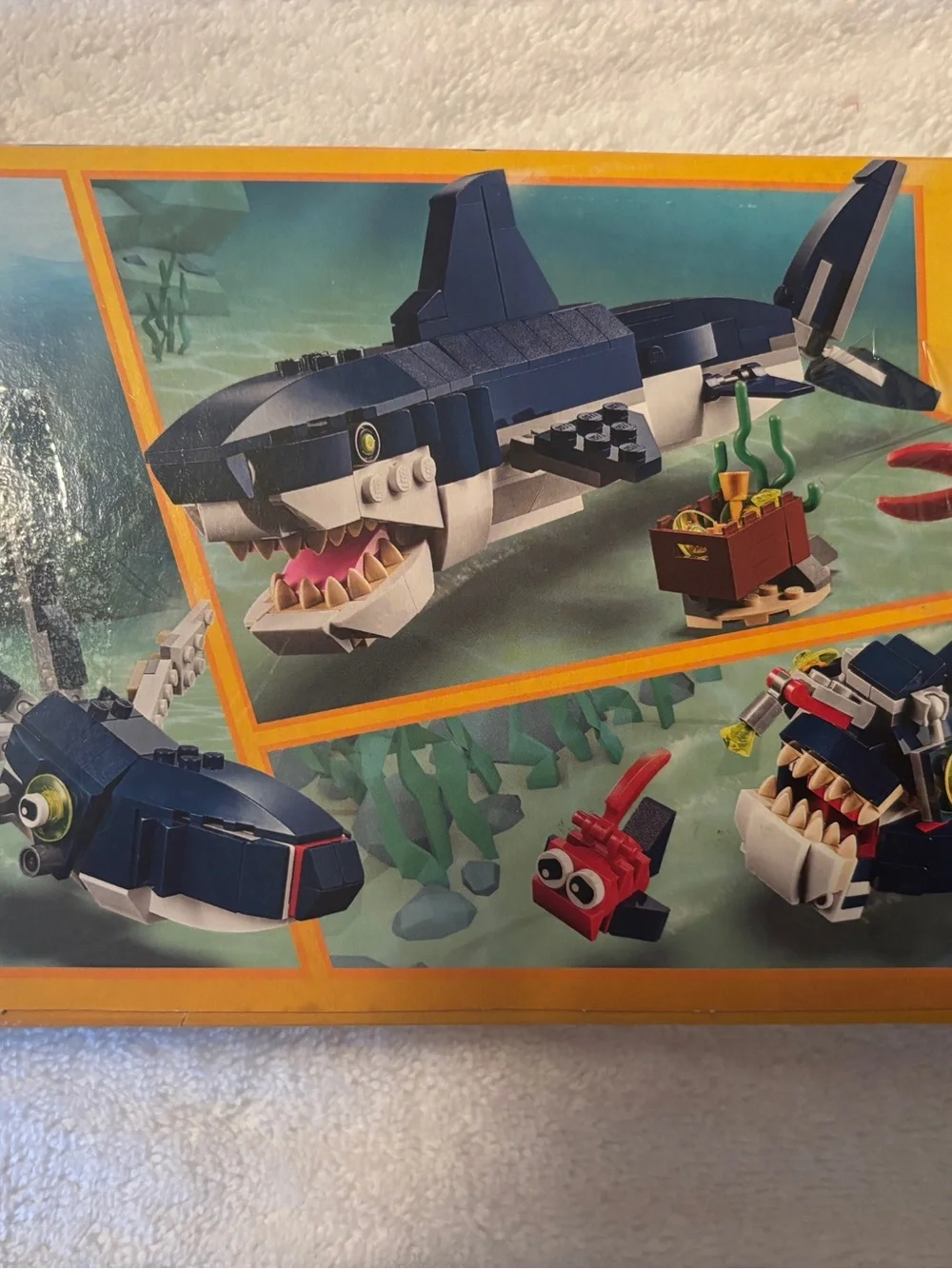 Lego Creator Deep Sea Shark & Crab Set - Blue/Red. 230 Pieces, Model # 31088 NEW